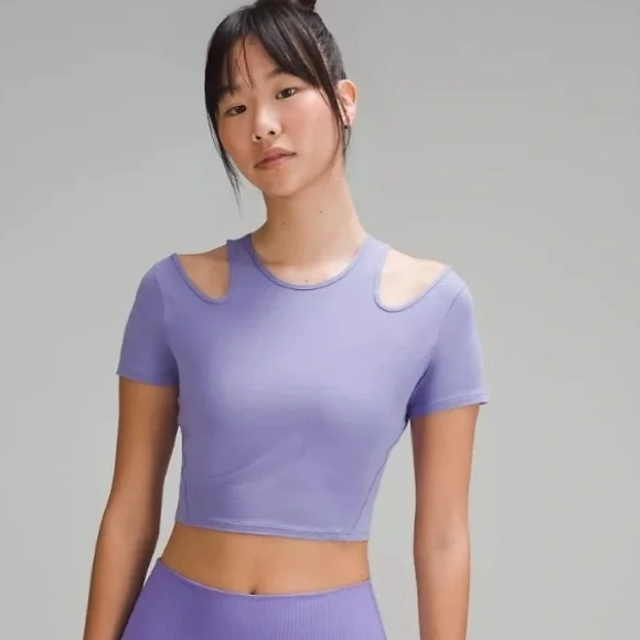 Lululemon Women's Purple
Shoulder Cut-Out Yoga T-Shirt
Size 10 - Picture 1 of 5